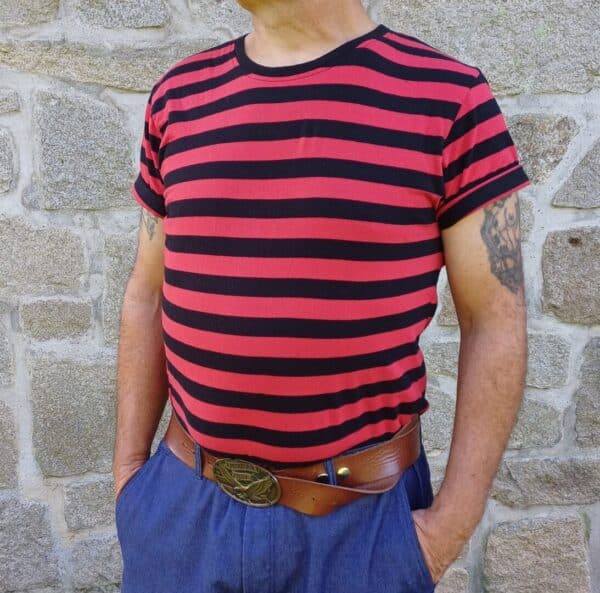 T-shirt à rayures Rouge et Noir old school – Image 4