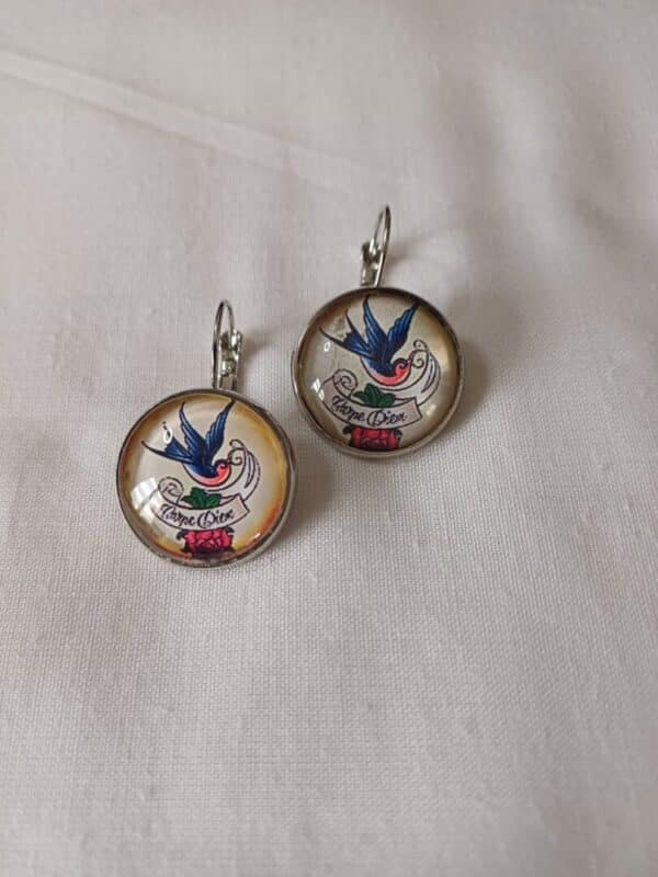Boucles d'oreilles pendantes Collection Sailor Jerry Tattoo – Image 2