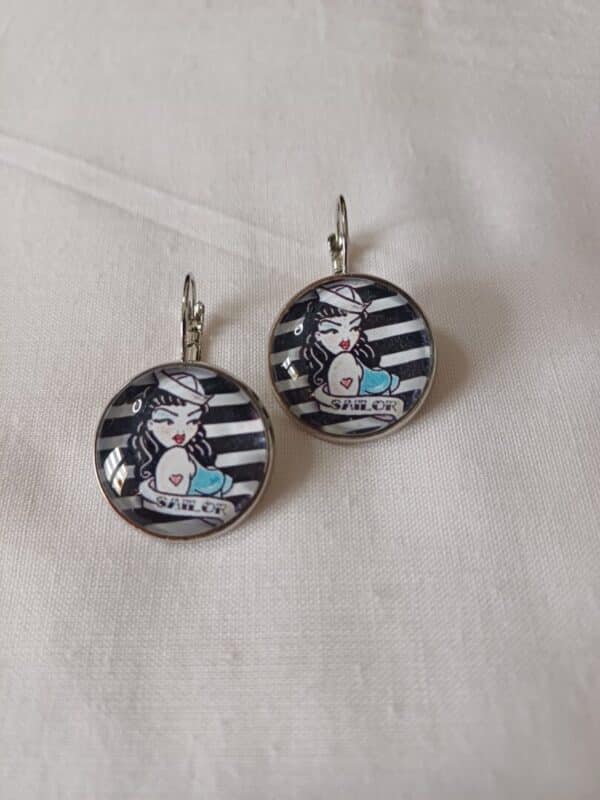 Boucles d'oreilles pendantes Collection Sailor Jerry Tattoo – Image 3