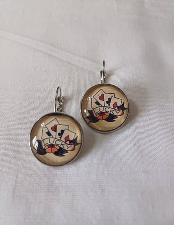 Boucles d'oreilles pendantes Collection Sailor Jerry Tattoo – Image 4